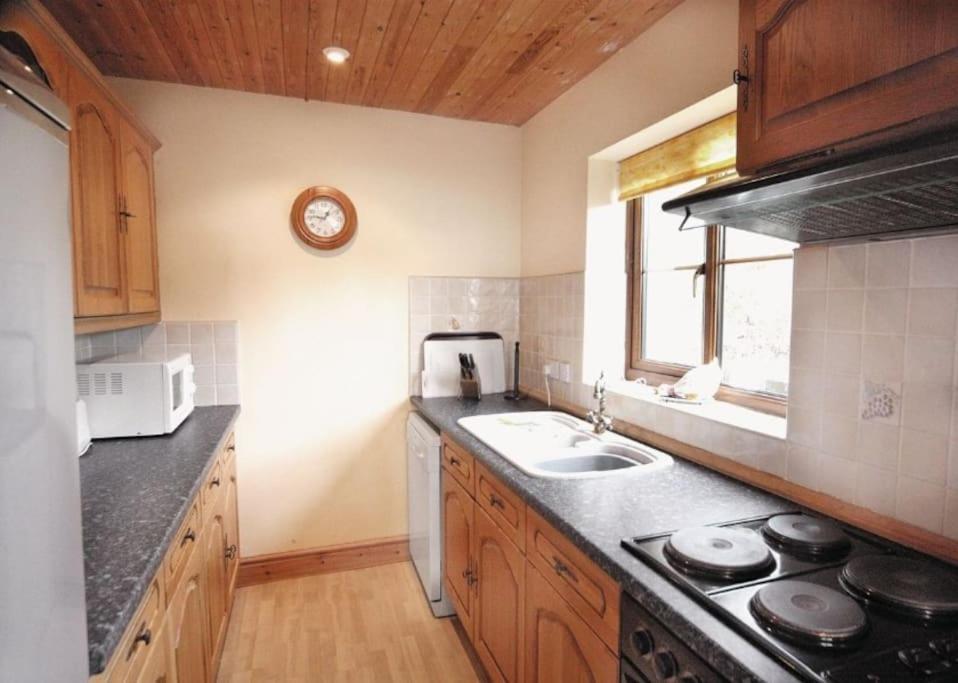 Cottage , Seaside Views, Quiet Beach, Awesome View Pendine Bagian luar foto